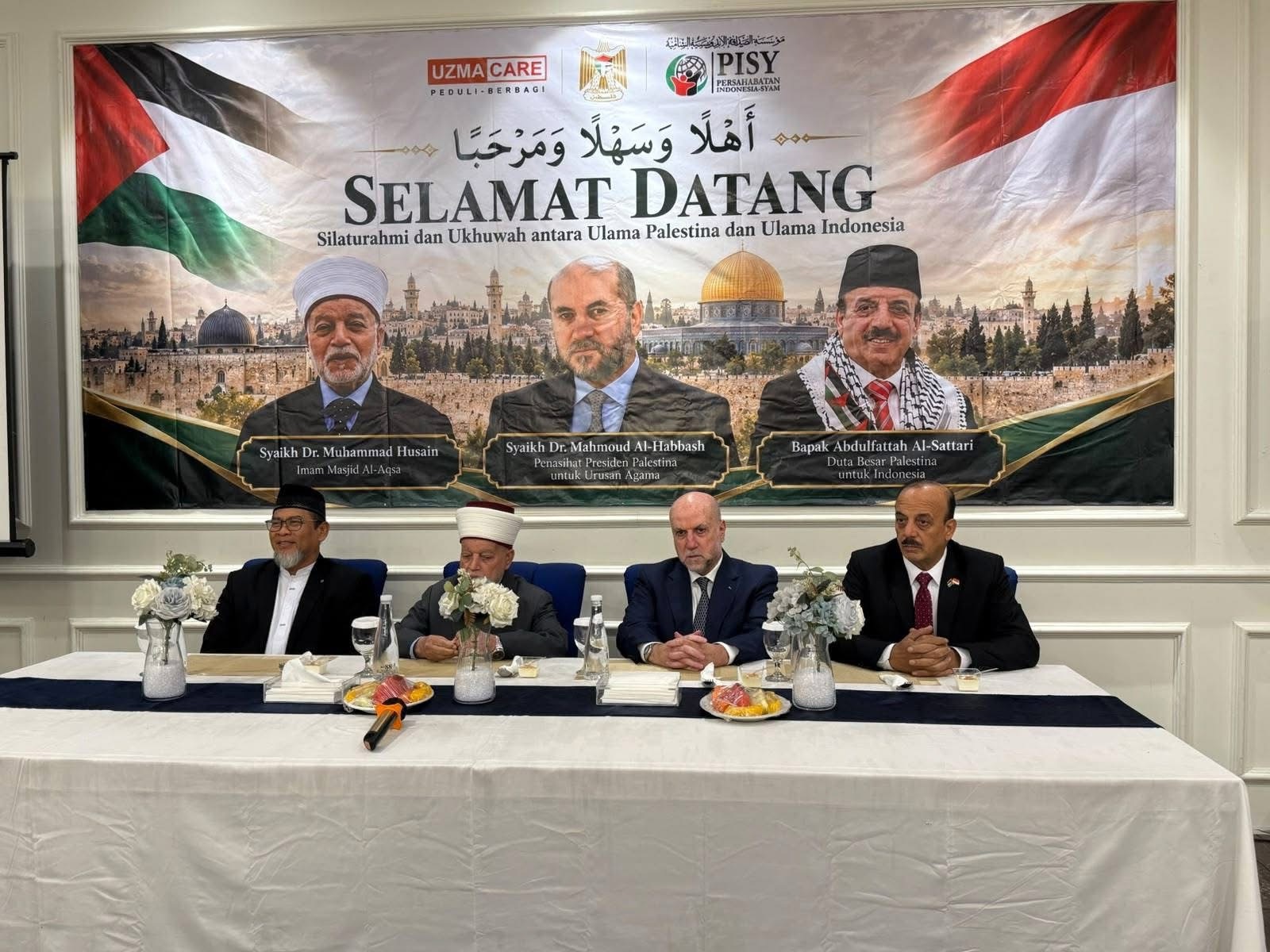 قاضي القضاة والمفتي يلتقيان علماء دين وطلاب علم في إندونيسيا ويطلعانهم على الأوضاع في القدس والمسجد الأقصى